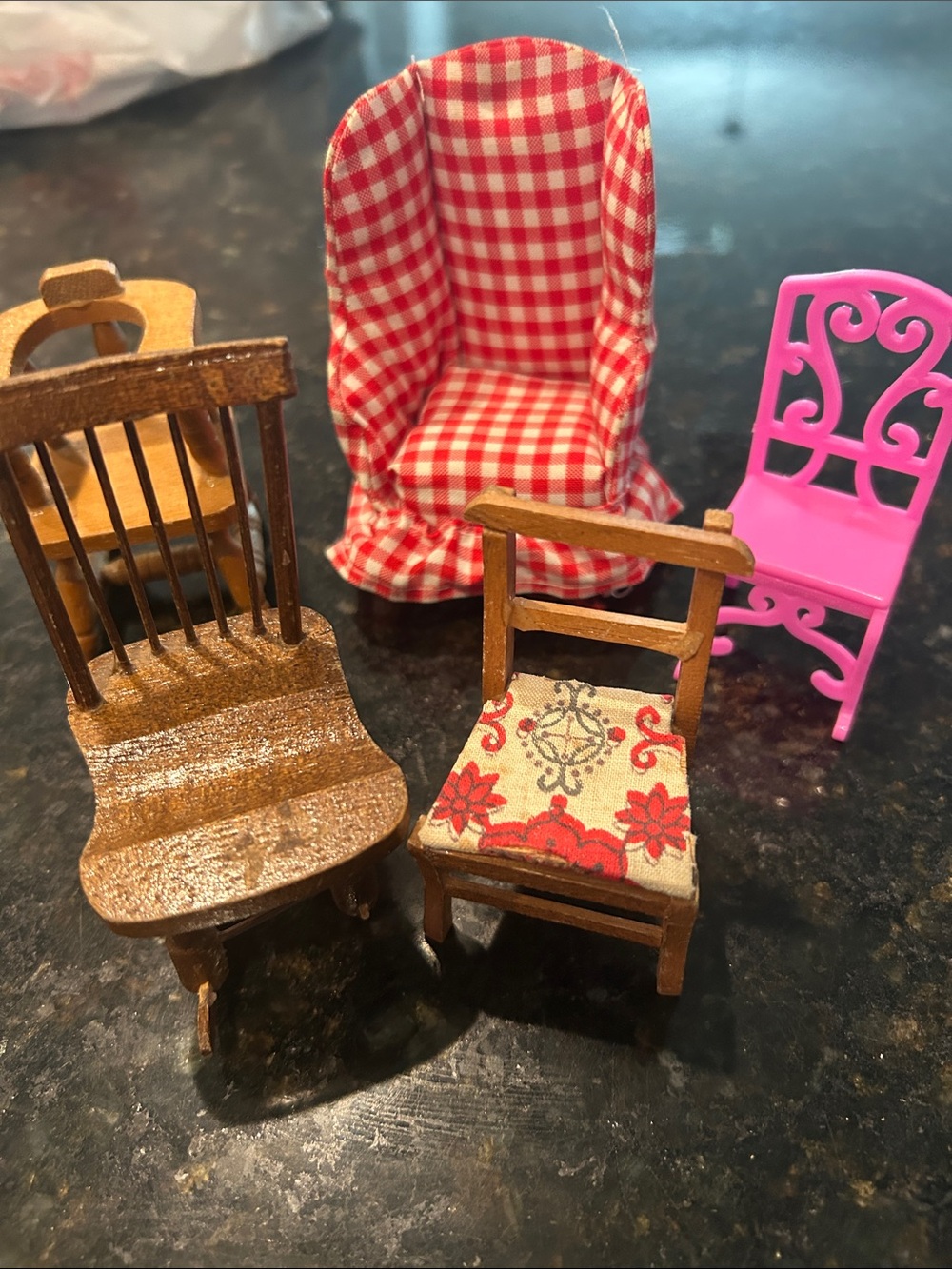 Source Unknown Dollhouse Furniture Set - White, Brown, Pink, Red